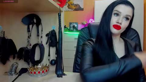 Mistress Kristi online show from 05/13/26, 07:33