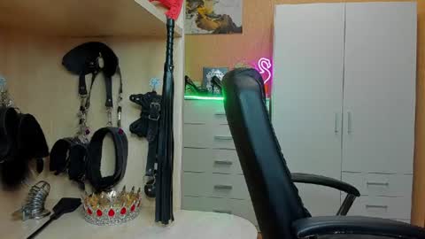 Snapshot of mistress_kristi chatting on 06/11/26, 06:50 Mistress Kristi online show from 06/11/26, 06:50