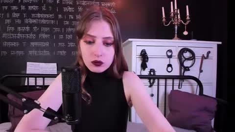 Snapshot of mistress_marlene chatting on 11/18/25, 06:07 Mistress Marlene online show from 11/18/25, 06:07