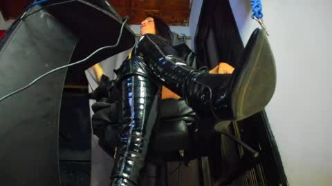 Snapshot of mistressanna_ chatting on 05/08/26, 12:49 Mistress Anna Alves online show from 05/08/26, 12:49