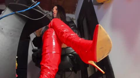 Snapshot of mistressanna_ chatting on 06/18/26, 12:00 Mistress Anna Alves online show from 06/18/26, 12:00