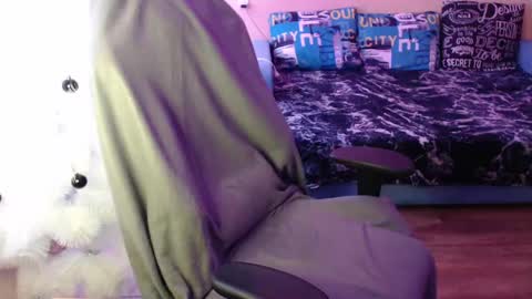 Snapshot of mistressbailey_x chatting on 12/27/24, 11:17 Miss Bailey online show from 12/27/24, 11:17