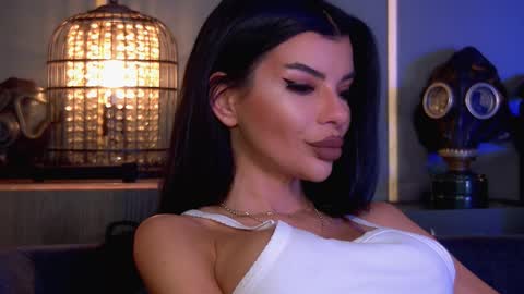 Snapshot of mistresselenia chatting on 10/29/25, 01:46 Elenia online show from 10/29/25, 01:46