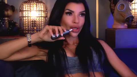 Elenia online show from 06/24/26, 11:31