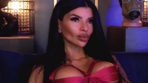 Elenia online show from 07/29/26, 10:35