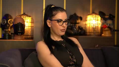 Snapshot of mistresskellykent chatting on 04/18/26, 07:58 Mistress Kelly online show from 04/18/26, 07:58