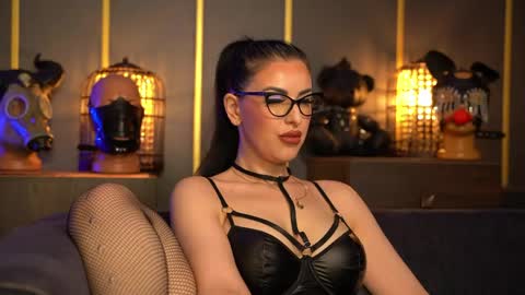 Snapshot of mistresskellykent chatting on 05/01/26, 07:40 Mistress Kelly online show from 05/01/26, 07:40