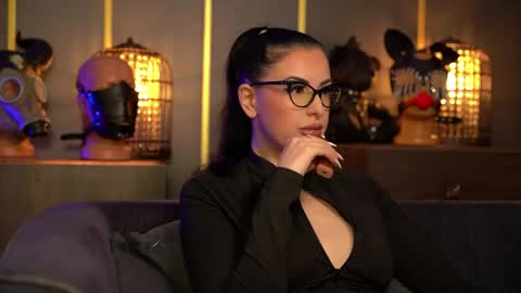 Snapshot of mistresskellykent chatting on 05/29/26, 11:25 Mistress Kelly online show from 05/29/26, 11:25