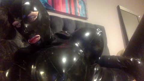 Snapshot of mistresslatexxx chatting on 05/25/26, 08:42 Bianca online show from 05/25/26, 08:42