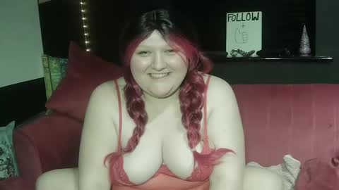 Snapshot of mistresslillie chatting on 04/21/26, 10:01 mistresslillie online show from 04/21/26, 10:01