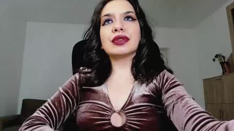 Snapshot of mistressmichelle5 chatting on 02/08/25, 07:26 YourGoddessM online show from 02/08/25, 07:26