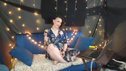 Mistress Quynn online show from 12/17/25, 09:21