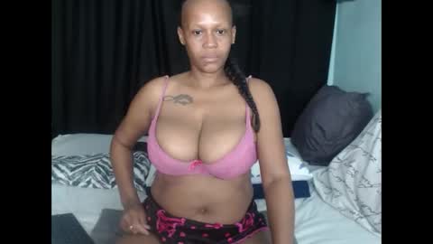 Snapshot of mistressshirleyx chatting on 01/28/25, 01:29 mistressshirleyx online show from 01/28/25, 01:29