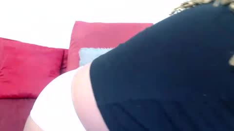 Snapshot of mistressshirleyx chatting on 10/28/25, 06:54 mistressshirleyx online show from 10/28/25, 06:54