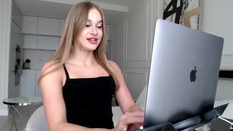 mistressuniverse online show from 05/21/26, 07:26