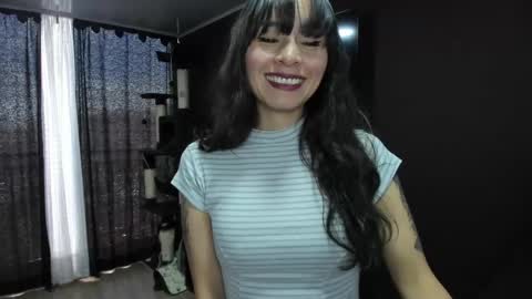 Snapshot of mistymooon chatting on 05/20/26, 04:02 Emma online show from 05/20/26, 04:02