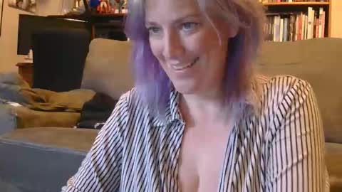 Snapshot of mistymountains96 chatting on 05/06/26, 03:46 Misty Mountains online show from 05/06/26, 03:46