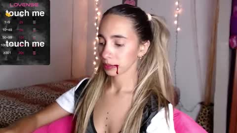 Snapshot of mitchwilson1 chatting on 11/01/25, 01:40 mitchwilson1 online show from 11/01/25, 01:40