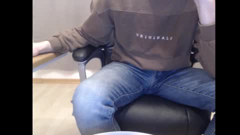 Snapshot of mitsch01 chatting on 02/11/25, 12:27 Mitsch online show from 02/11/25, 12:27