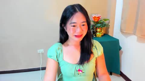 Snapshot of mitsuri_yuki chatting on 10/19/25, 11:44 Mitsu online show from 10/19/25, 11:44