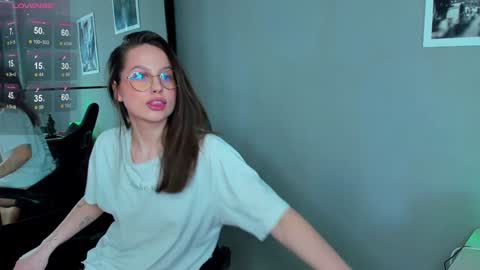 Mia 3 online show from 01/06/25, 04:58