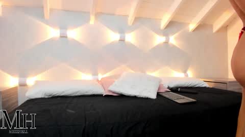 Snapshot of mizzhell_ chatting on 11/23/25, 12:49 mizzhell_ online show from 11/23/25, 12:49