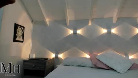 Snapshot of mizzhell_ chatting on 11/24/25, 12:38 mizzhell_ online show from 11/24/25, 12:38