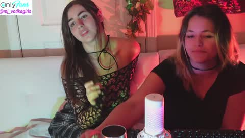 Hera  Tethra Bathtub stream  20k followers  Ask about our custom videos3 online show from 12/02/24, 05:59