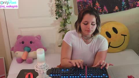 Hera  Tethra Bathtub stream  20k followers  Ask about our custom videos3 online show from 12/11/24, 11:10