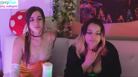 Hera  Tethra Bathtub stream  20k followers  Ask about our custom videos3 online show from 12/21/24, 07:06