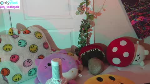 Hera  Tethra Bathtub stream  20k followers  Ask about our custom videos3 online show from 12/30/24, 07:11