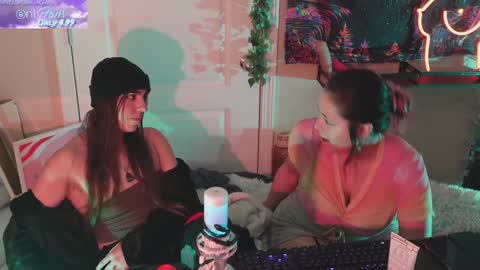 Hera  Tethra Bathtub stream  20k followers  Ask about our custom videos3 online show from 01/31/25, 02:49