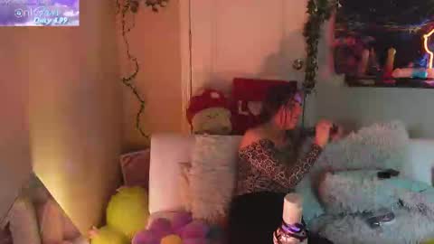 Hera  Tethra Bathtub stream  20k followers  Ask about our custom videos3 online show from 02/19/25, 06:21