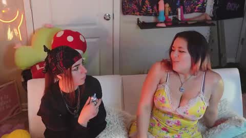 Hera  Tethra Bathtub stream  20k followers  Ask about our custom videos3 online show from 02/26/25, 08:44