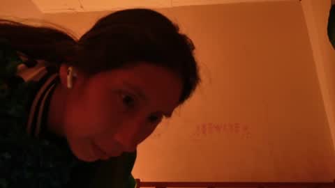 Snapshot of mli739709 chatting on 06/20/26, 03:53 MoonLipson online show from 06/20/26, 03:53