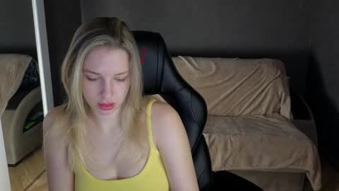 Snapshot of mmm_banana chatting on 12/02/24, 07:47 Lili online show from 12/02/24, 07:47