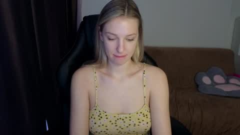 Snapshot of mmm_banana chatting on 12/09/24, 09:49 Lili online show from 12/09/24, 09:49