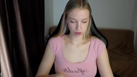 Snapshot of mmm_banana chatting on 12/15/24, 09:35 Lili online show from 12/15/24, 09:35