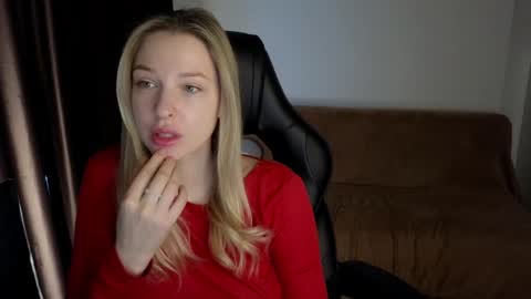 Snapshot of mmm_banana chatting on 12/17/24, 06:35 Lili online show from 12/17/24, 06:35