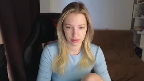 Snapshot of mmm_banana chatting on 12/22/24, 07:11 Lili online show from 12/22/24, 07:11