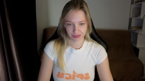 Snapshot of mmm_banana chatting on 12/24/24, 04:44 Lili online show from 12/24/24, 04:44