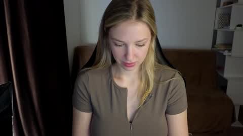 Snapshot of mmm_banana chatting on 12/30/24, 10:10 Lili online show from 12/30/24, 10:10