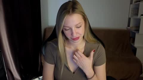 Snapshot of mmm_banana chatting on 01/20/25, 07:58 Lili online show from 01/20/25, 07:58