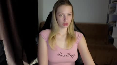 Snapshot of mmm_banana chatting on 02/01/25, 08:37 Lili online show from 02/01/25, 08:37