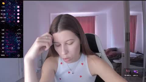 Snapshot of mmm_banana chatting on 03/10/25, 10:37 Lili online show from 03/10/25, 10:37