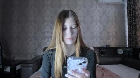 Snapshot of mmm_banana chatting on 09/09/25, 10:37 Lili online show from 09/09/25, 10:37