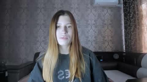 Snapshot of mmm_banana chatting on 09/16/25, 10:05 Lili online show from 09/16/25, 10:05