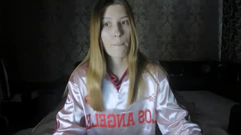 Snapshot of mmm_banana chatting on 09/19/25, 11:00 Lili online show from 09/19/25, 11:00