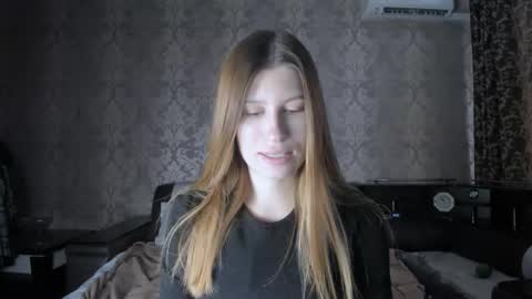 Snapshot of mmm_banana chatting on 09/28/25, 10:09 Lili online show from 09/28/25, 10:09