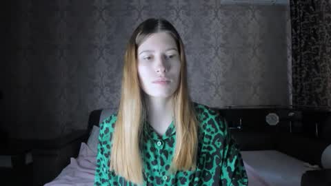 Snapshot of mmm_banana chatting on 10/08/25, 09:40 Lili online show from 10/08/25, 09:40